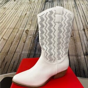 White Western-Style cowgirl Women's Boots NIB Dallas-18
